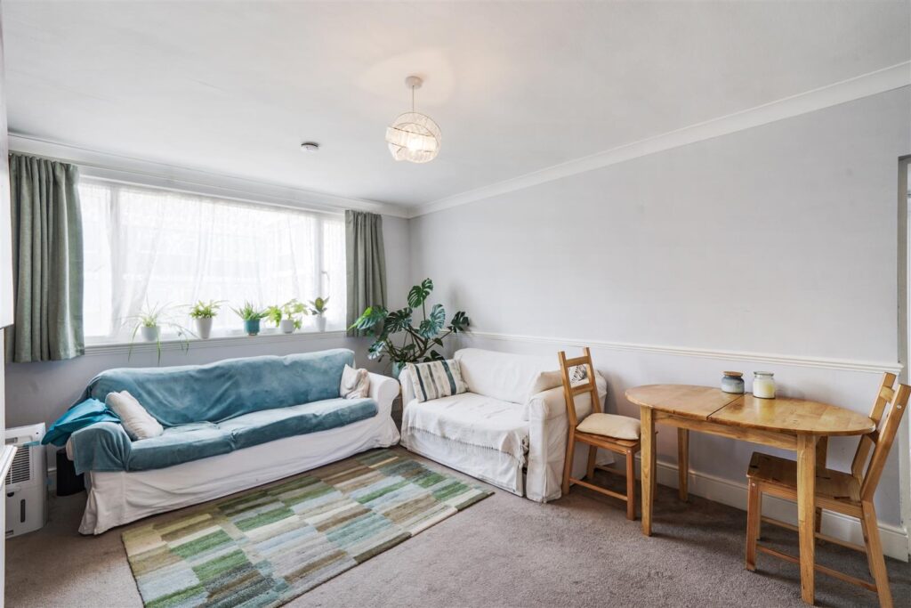 Brent Lea, Brentford, TW8