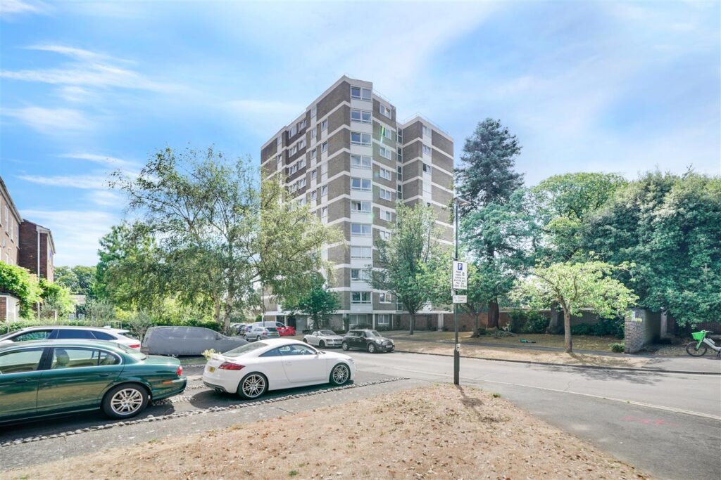 Hamble Court, Teddington, TW11