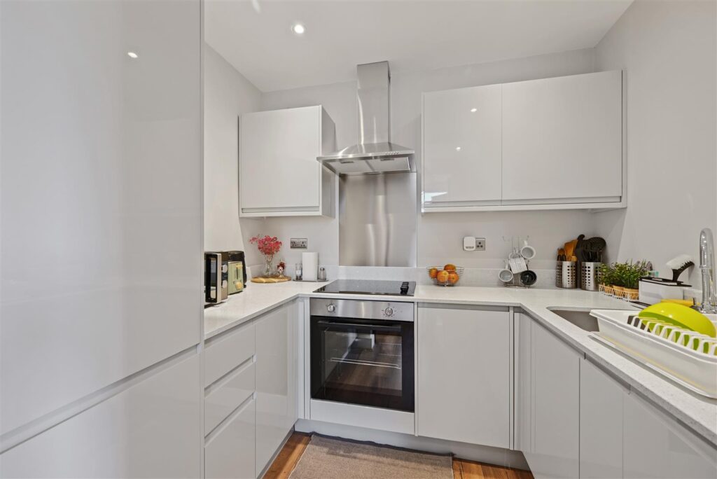 Bear Road, Feltham, TW13