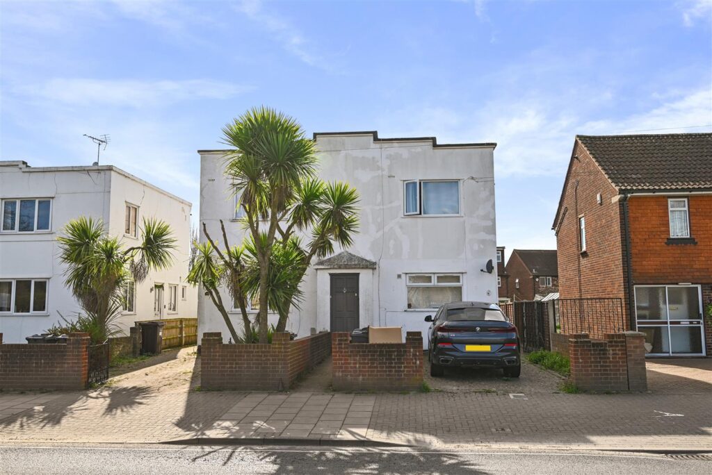 Bear Road, Feltham, TW13