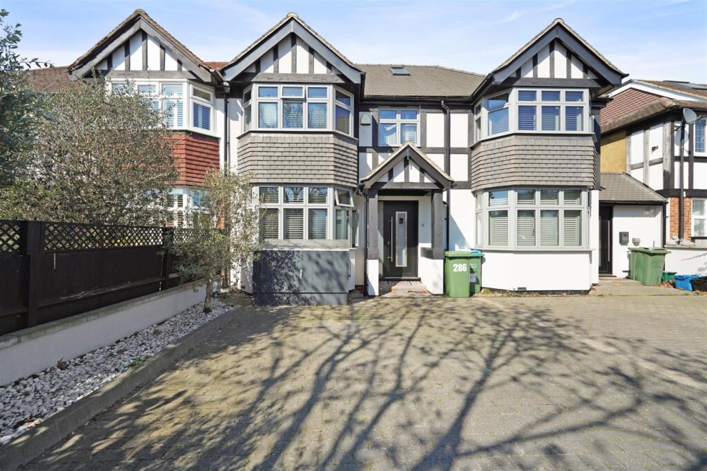 Staines Road, Twickenham, TW2