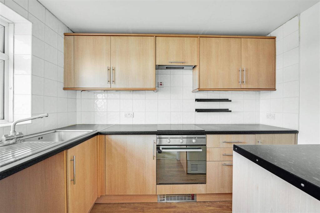 Stourton Avenue, Hanworth, TW13
