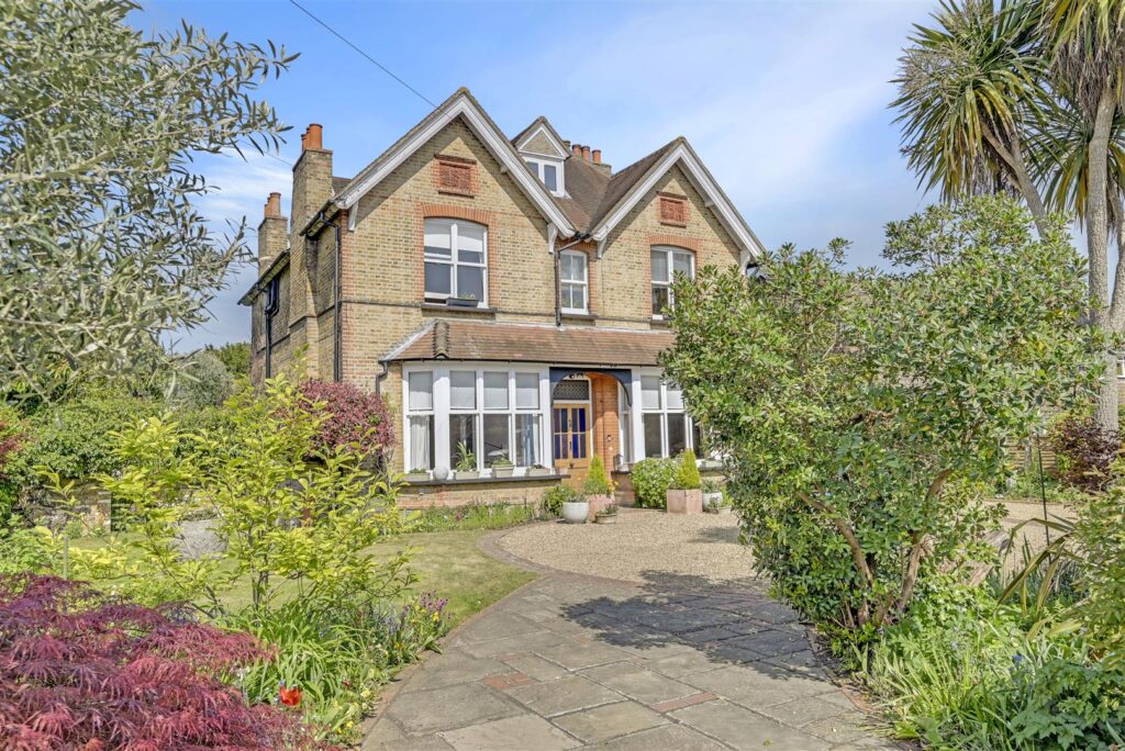 St. James’s Road, Hampton Hill, TW12