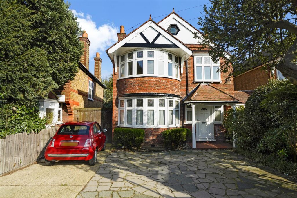 Uxbridge Road, Hampton Hill, TW12