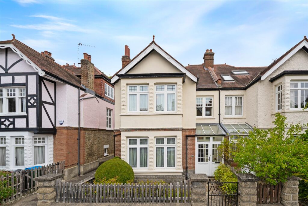 St. James’s Avenue, Hampton Hill, TW12
