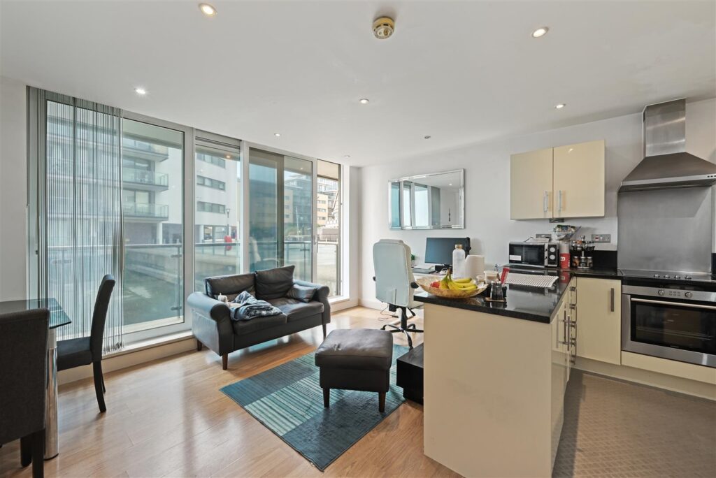 The Mast, Gallions Reach, E16