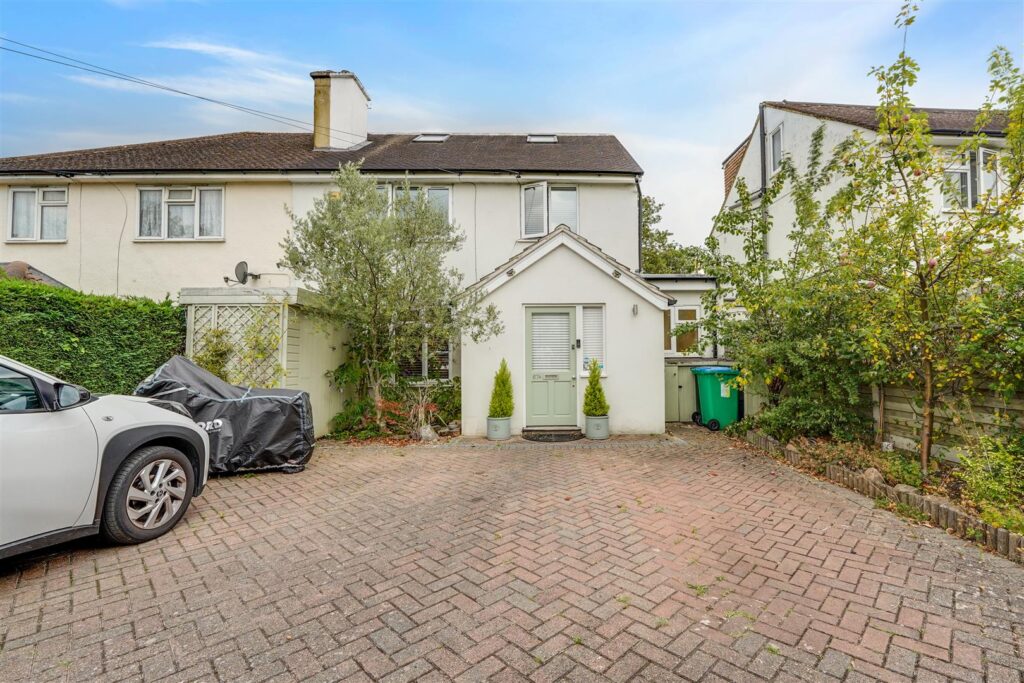 Uxbridge Road, Hampton Hill, TW12