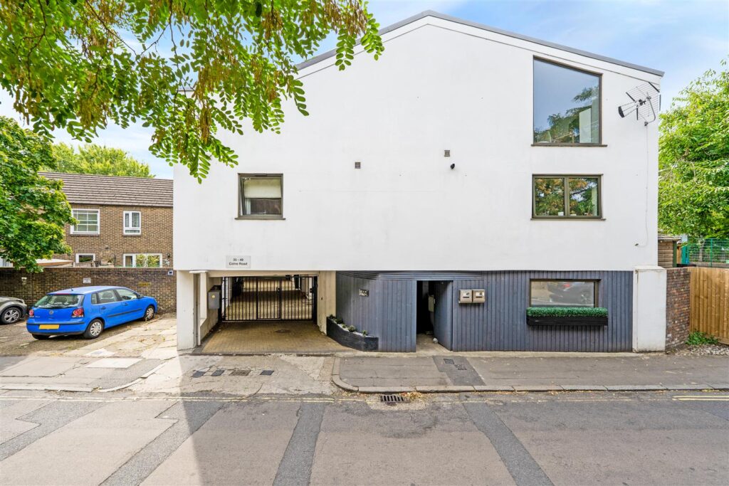 Colne Road, Twickenham, TW2