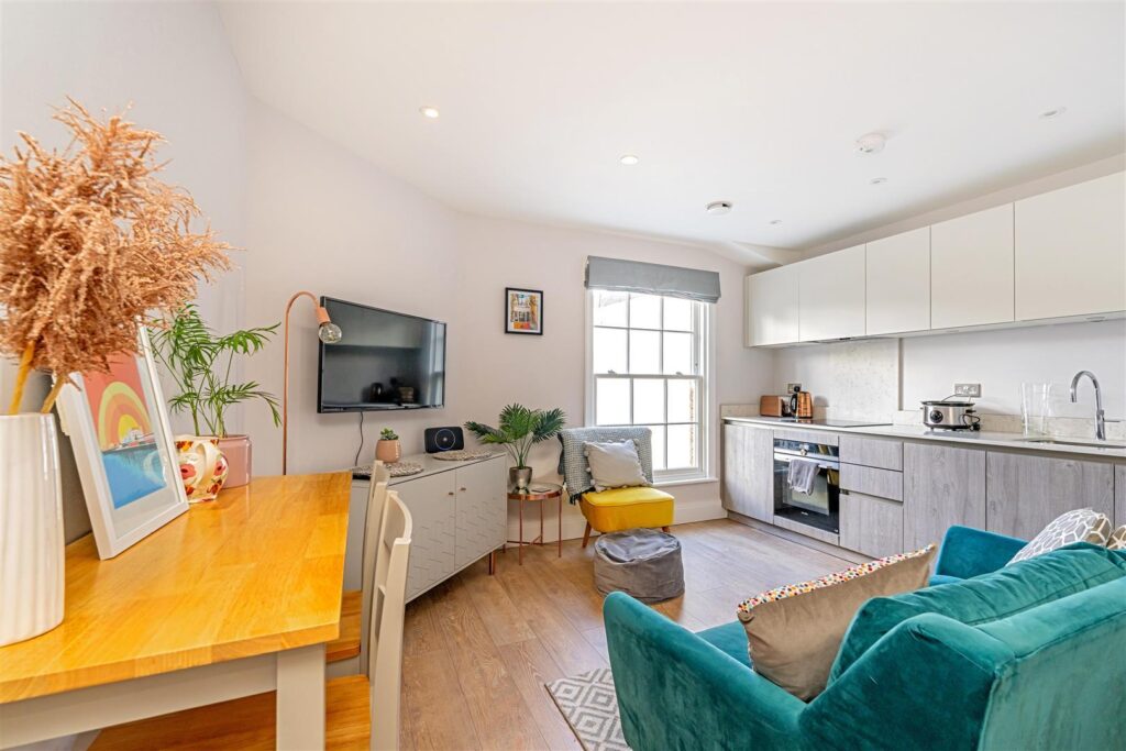 Garrick House, Hampton Hill, TW12