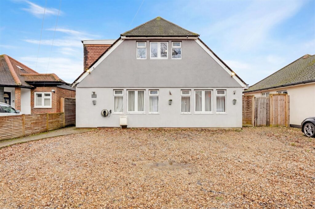 Old Farm Road, Hampton, TW12