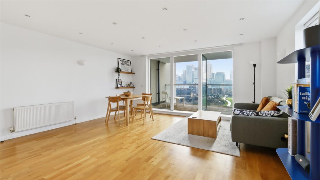 Ursula Gould Way, Tower Hamlets, E14