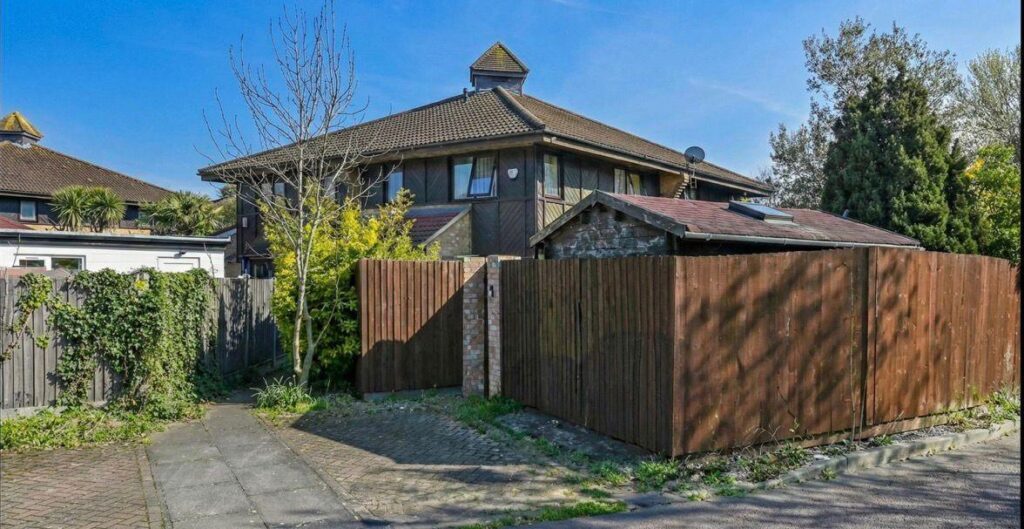 Friars Mead, Isle Of Dogs, E14