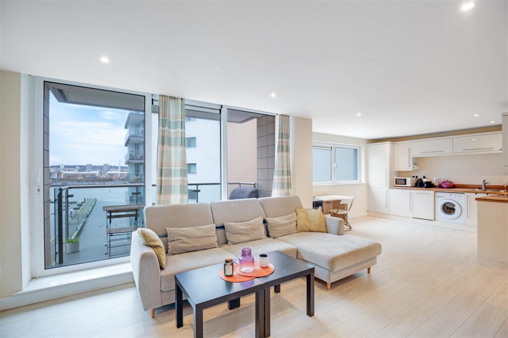 Drift Court, Gallions Reach E16