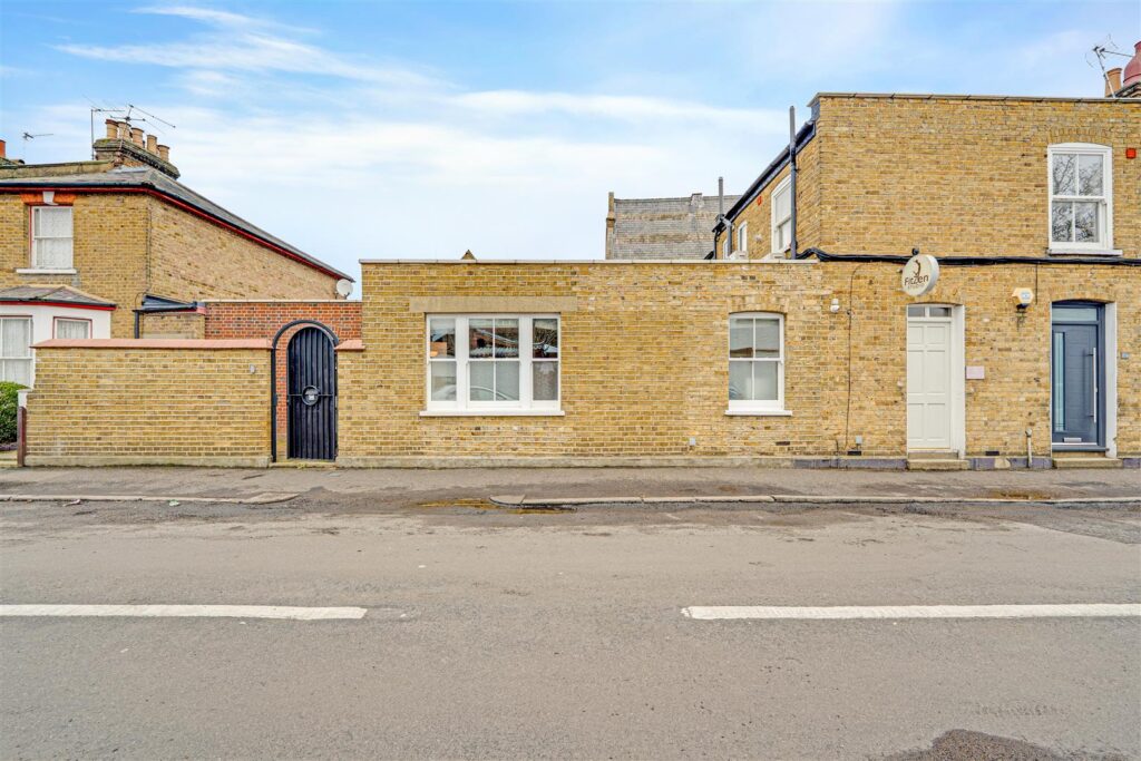 High Street, Hampton Hill, TW12