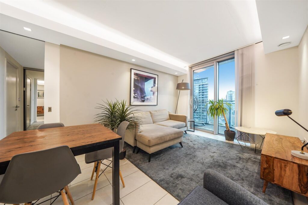 Hoola Apartments, Royal Victoria Dock, E16