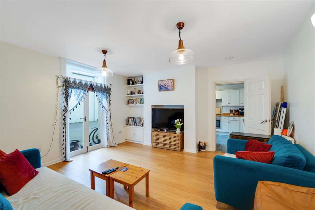 Thames Street, Hampton, TW12