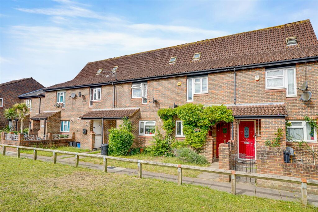 Green Walk, Hampton, TW12