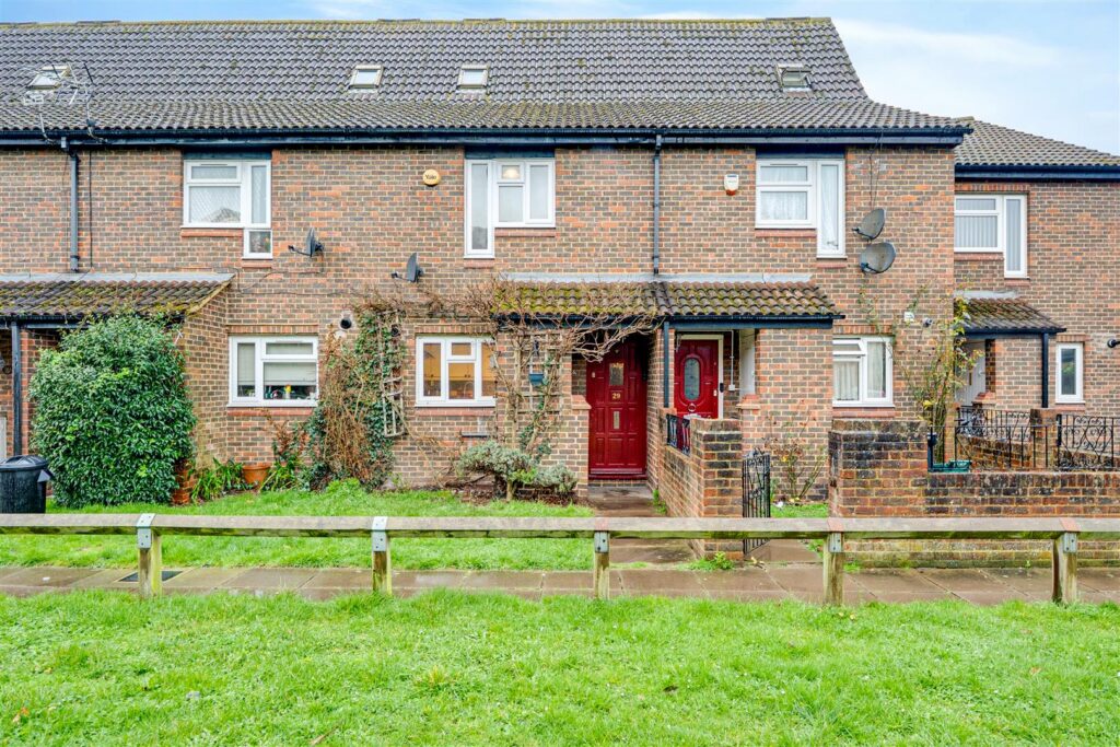 Green Walk, Hampton, TW12