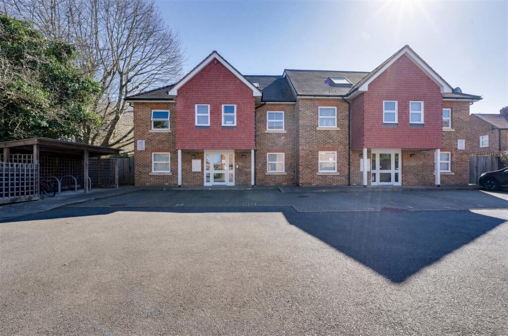 Rosetree Place, Hampton, TW12