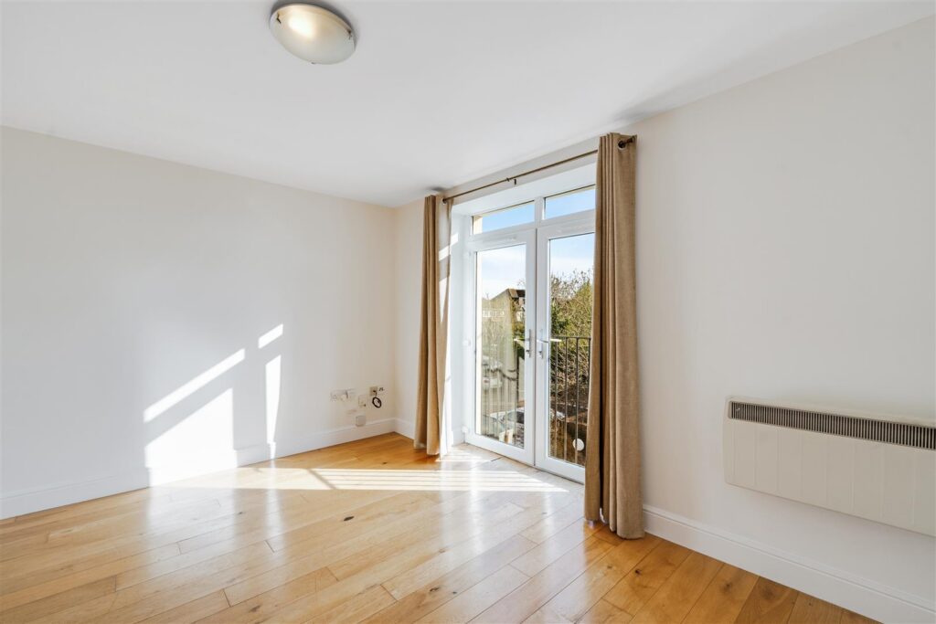 Walton Road, East Molesey, KT8