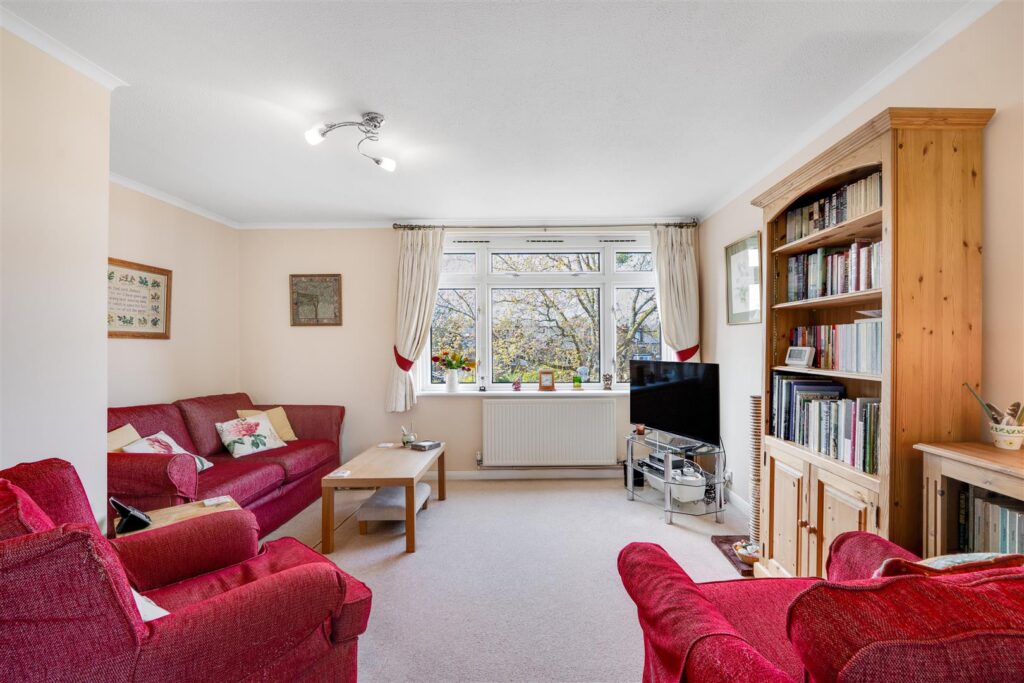 Taylor Close, Hampton Hill, TW12