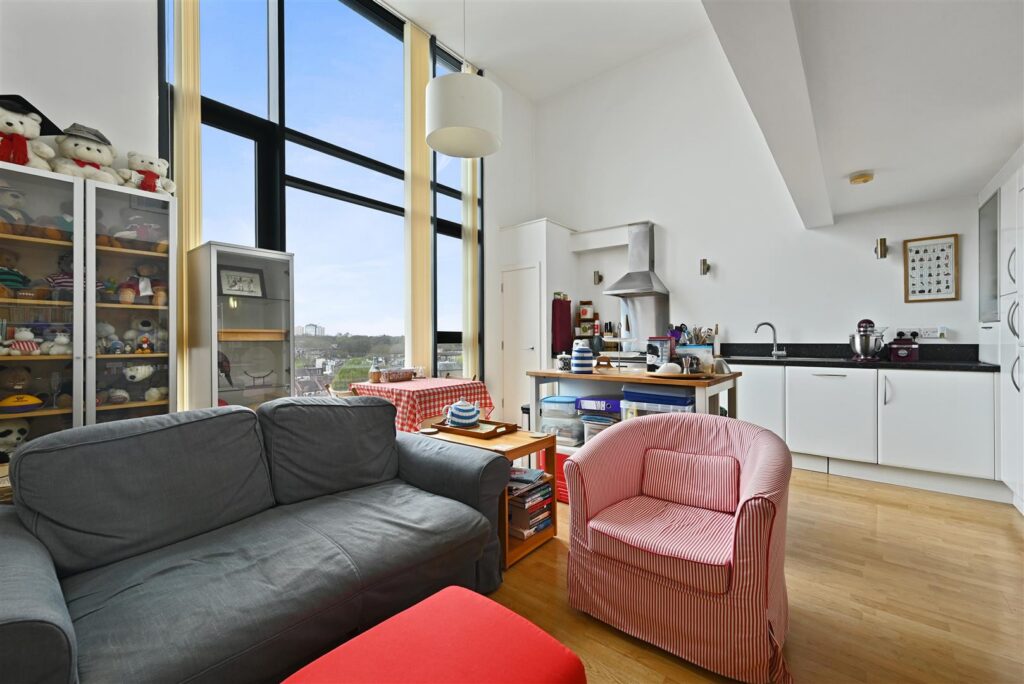 Issigonis House, Action, W3